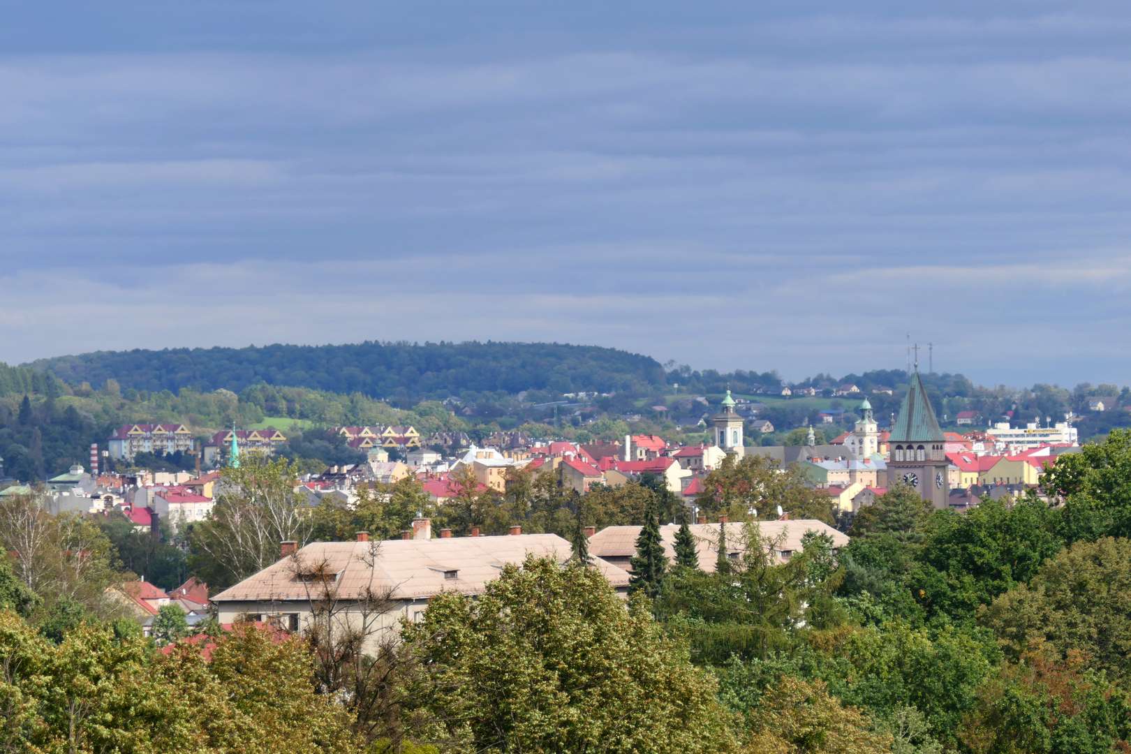 Wjeżdżając do Czeskiego Cieszyna od strony zachodniej szczególnie wyraźnie widać, że całe miasto leży w dolinie.