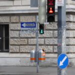 Możliwość jazdy rowerem drogą jednokierunkową pod prąd to powszechnie stosowane rozwiązanie w Wiedniu.