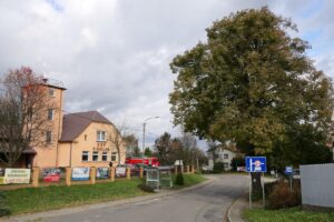 Centra małych miejscowości, takich jak Kisielów, wyznaczają najczęściej kościoły oraz strażnice OSP.