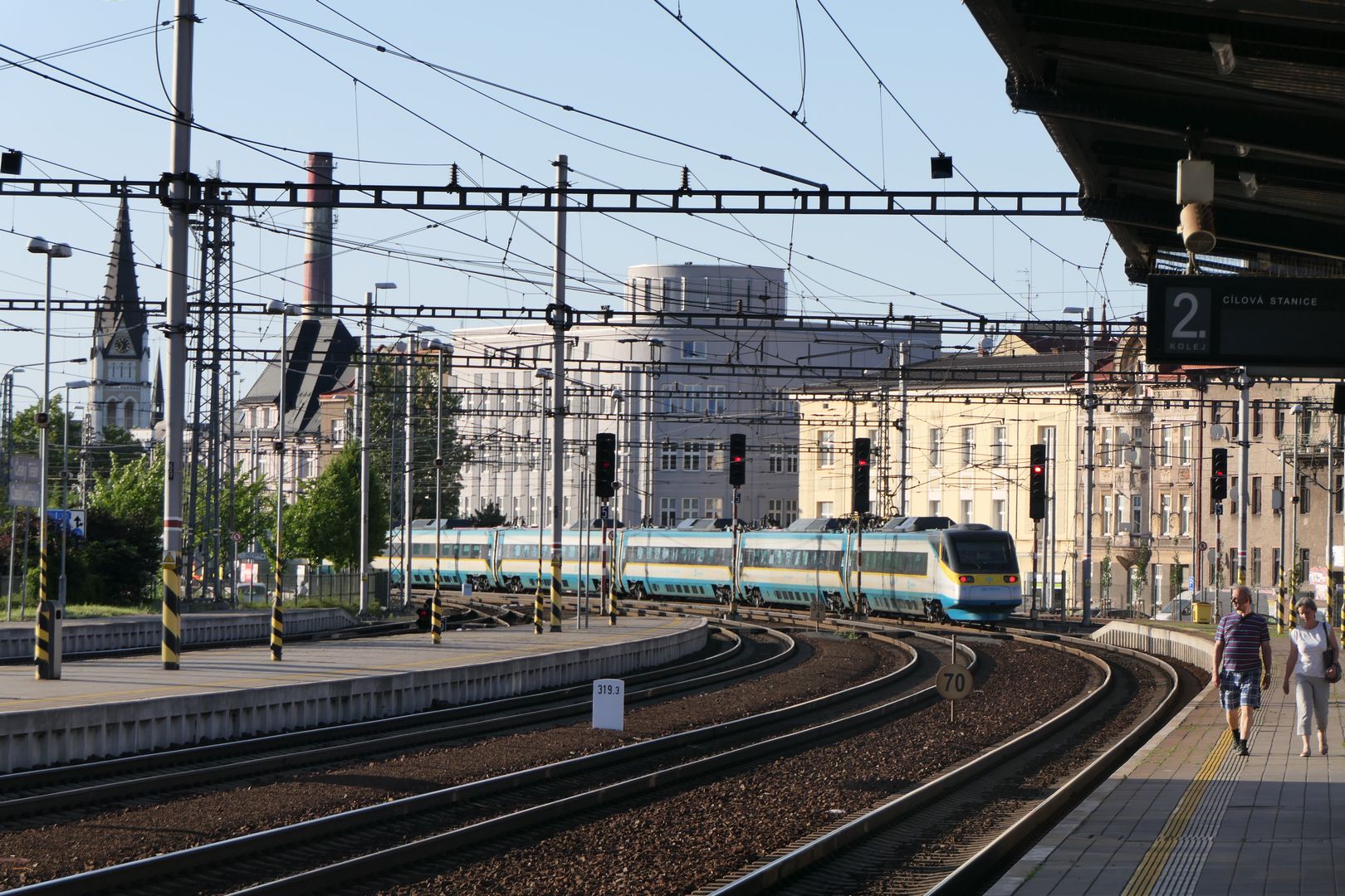 Pociąg intercity do Pragi odjeżdżający z dworca w Czeskim Cieszynie.