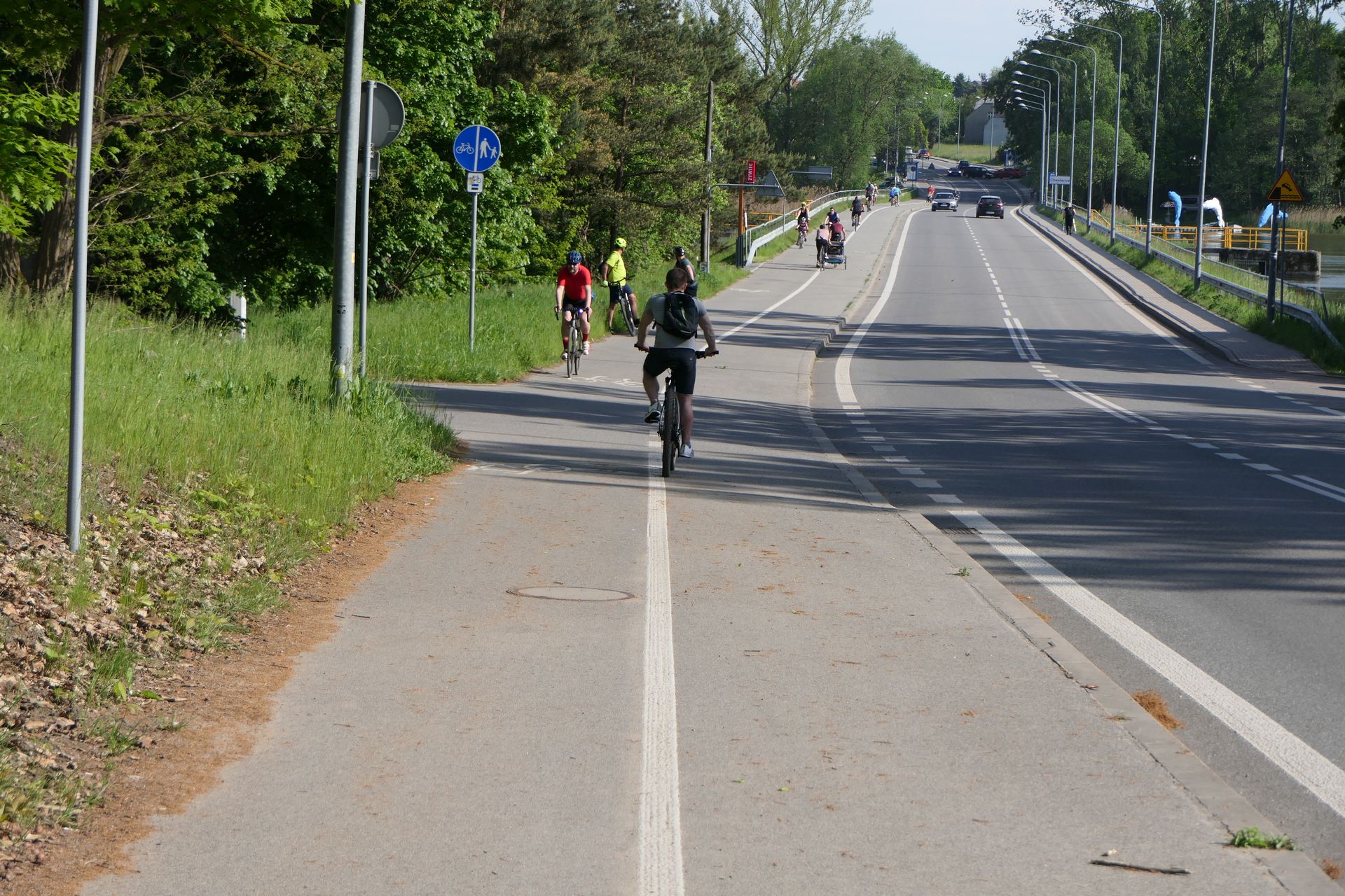 Do Rud można dojechać z Rybnika wygodnymi drogami rowerowymi, poprowadzonymi wzdłuż Zalewu Rybnickiego.