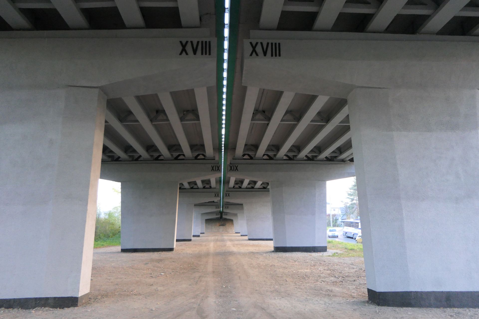 A może by tak wykorzystać przestrzeń pod wiaduktem na ul. Katowickiej? Idealne miejsce na fragment drogi dla rowerów.
