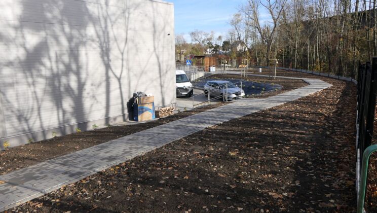 Kto to wymyślił? Fatalne rozwiązania przy centrum handlowym Viva Park.