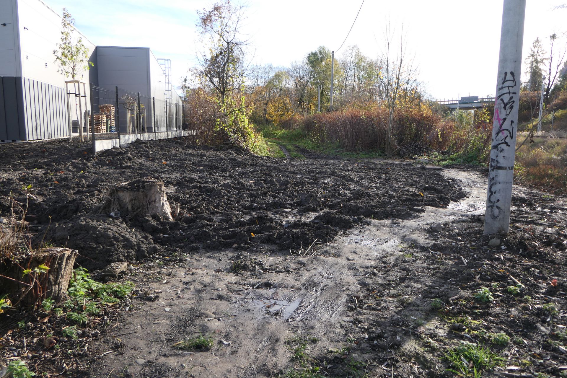 Rowerzyści i piesi - uwaga błoto!